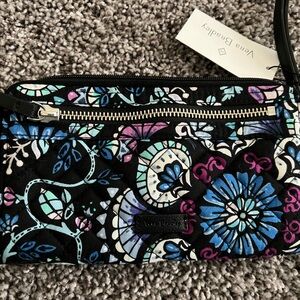 Vera Bradley Wristlet - NWT 
Never used